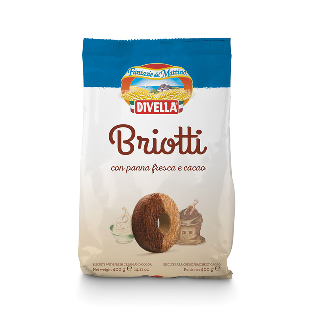 Briotti with Fresh Cream and Cocoa