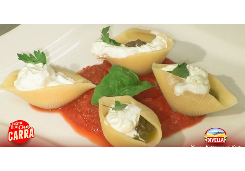 Conchiglioni con patè di olive e stracciatella | Ricetta dello chef carra